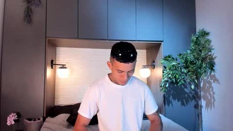 mrjustin_ online show from November 17, 2025, 8:03 pm