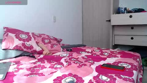 Snapshot of mrmickke chatting on December 6, 2024, 7:12 pm INDEPENDT MODEL - Twitter mrmickke online show from December 6, 2024, 7:12 pm