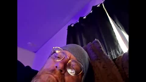Snapshot of mrnmrsfucks4u chatting on April 29, 2026, 11:00 pm mrnmrsfucks4u online show from April 29, 2026, 11:00 pm