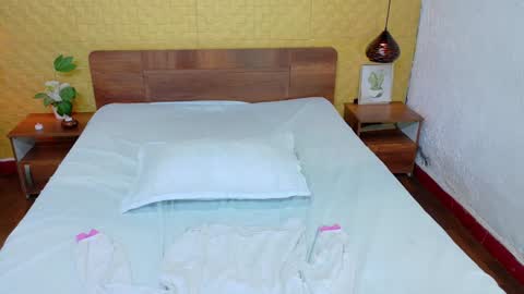 mrs_buttocks online show from December 31, 2024, 12:57 pm