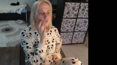 Snapshot of mrsluck chatting on April 23, 2026, 3:58 pm Sasha online show from April 23, 2026, 3:58 pm