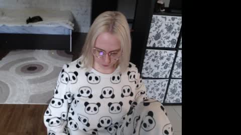 Snapshot of mrsluck chatting on April 26, 2026, 8:23 am Sasha online show from April 26, 2026, 8:23 am