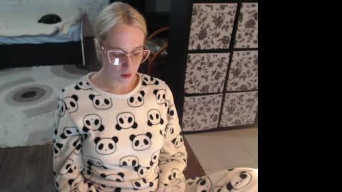 Snapshot of mrsluck chatting on April 28, 2026, 2:27 am Sasha online show from April 28, 2026, 2:27 am