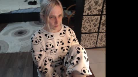 Snapshot of mrsluck chatting on June 3, 2026, 6:35 pm Sasha online show from June 3, 2026, 6:35 pm