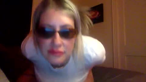 Snapshot of mrsprissxo chatting on April 18, 2026, 4:27 am MrsPrissXO online show from April 18, 2026, 4:27 am