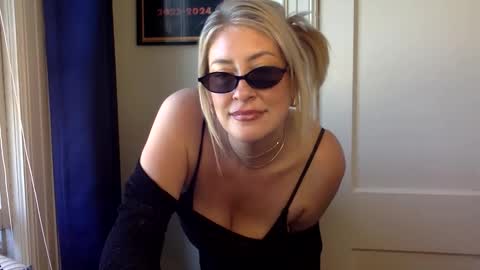 Snapshot of mrsprissxo chatting on May 13, 2026, 2:36 pm MrsPrissXO online show from May 13, 2026, 2:36 pm