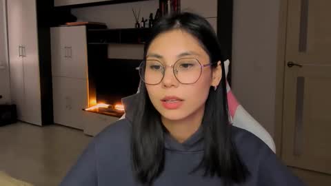 ms_emily_ online show from September 13, 2025, 2:17 pm