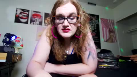 Cunty Luxxe online show from September 23, 2025, 3:42 am