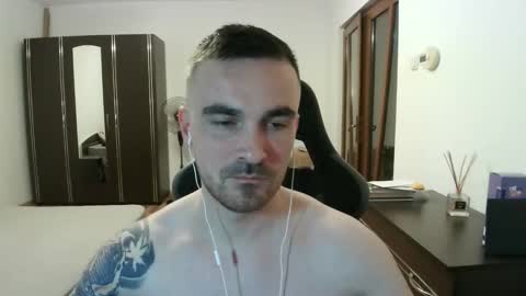 Snapshot of mu5clemania chatting on May 18, 2026, 9:31 pm Victor online show from May 18, 2026, 9:31 pm