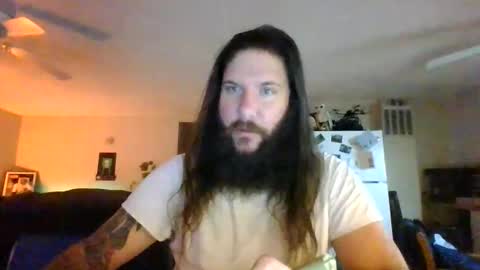 Snapshot of mudge chatting on January 6, 2025, 10:05 pm Mudge online show from January 6, 2025, 10:05 pm