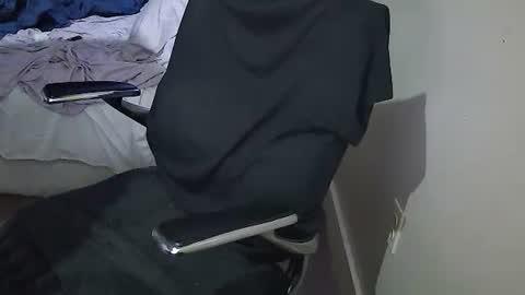 Snapshot of muffdiver718 chatting on January 21, 2025, 9:24 am Muffdiver online show from January 21, 2025, 9:24 am