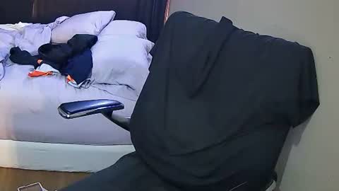 Snapshot of muffdiver718 chatting on February 16, 2025, 6:32 pm Muffdiver online show from February 16, 2025, 6:32 pm