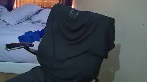 Snapshot of muffdiver718 chatting on February 17, 2025, 12:48 pm Muffdiver online show from February 17, 2025, 12:48 pm