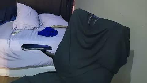 Snapshot of muffdiver718 chatting on February 18, 2025, 12:17 pm Muffdiver online show from February 18, 2025, 12:17 pm