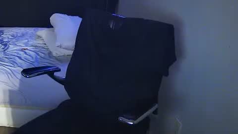 Snapshot of muffdiver718 chatting on February 19, 2025, 9:28 am Muffdiver online show from February 19, 2025, 9:28 am