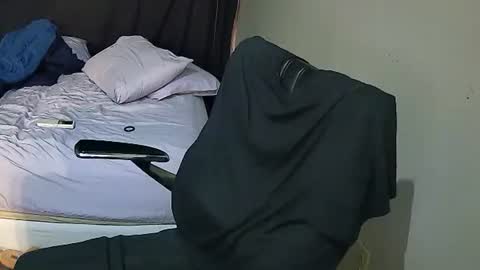 Snapshot of muffdiver718 chatting on February 24, 2025, 11:43 am Muffdiver online show from February 24, 2025, 11:43 am