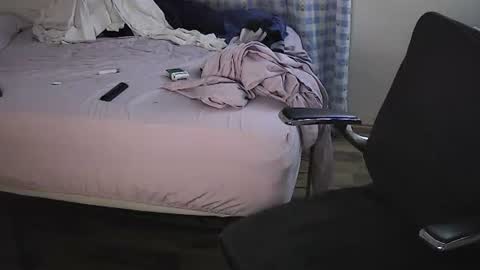 Snapshot of muffdiver718 chatting on March 4, 2025, 9:07 am Muffdiver online show from March 4, 2025, 9:07 am