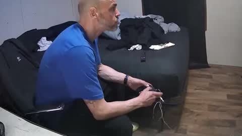 Snapshot of muffdiver718 chatting on February 12, 2026, 11:33 pm Muffdiver online show from February 12, 2026, 11:33 pm