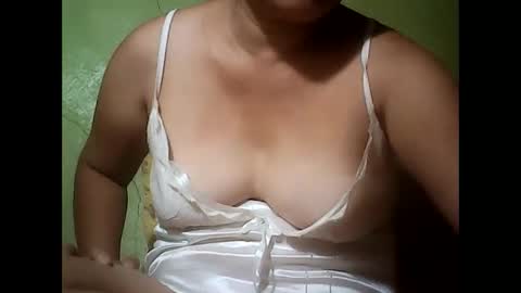 Snapshot of muffy_bunny chatting on February 8, 2025, 7:05 pm muffy_bunny online show from February 8, 2025, 7:05 pm