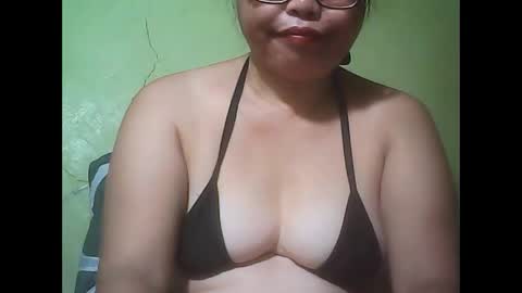 Snapshot of muffy_bunny chatting on September 15, 2025, 8:36 am muffy_bunny online show from September 15, 2025, 8:36 am