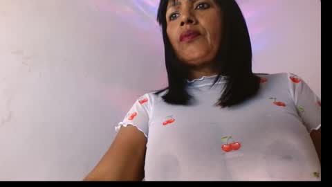 yuli online show from January 13, 2025, 6:49 am