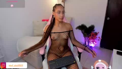 Snapshot of mulata_ch chatting on September 17, 2025, 12:23 am HEY GUYS IF YOU LIKE SEXY SHOW YOU ARE IN THE CORRECT PLACE CU WENESDAY PVT OPEN TRANSMISSION TIME 5 PM - 10 PM COLOMBIA online show from September 17, 2025, 12:23 am