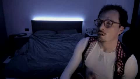 muna_sef online show from April 16, 2026, 9:39 pm