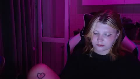 Milana online show from June 11, 2026, 5:44 pm