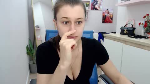 Snapshot of muriel_elvin chatting on October 20, 2025, 8:15 am muriel_elvin online show from October 20, 2025, 8:15 am