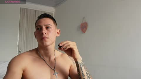 muscle_king_cum online show from April 25, 2026, 3:42 pm