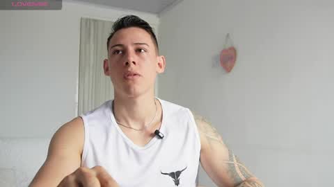 muscle_king_cum online show from April 28, 2026, 1:38 pm