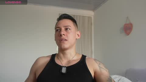 muscle_king_cum online show from May 1, 2026, 1:37 pm