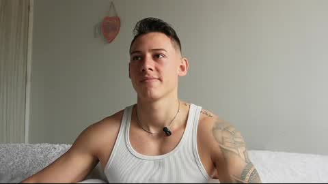 muscle_king_cum online show from May 7, 2026, 2:22 pm