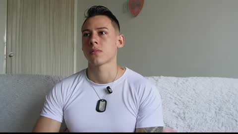muscle_king_cum online show from May 9, 2026, 2:44 pm