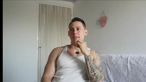 muscle_king_cum online show from May 12, 2026, 1:41 pm