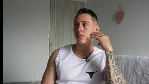 muscle_king_cum online show from May 13, 2026, 1:08 pm