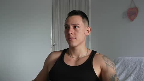 muscle_king_cum online show from May 14, 2026, 1:18 pm