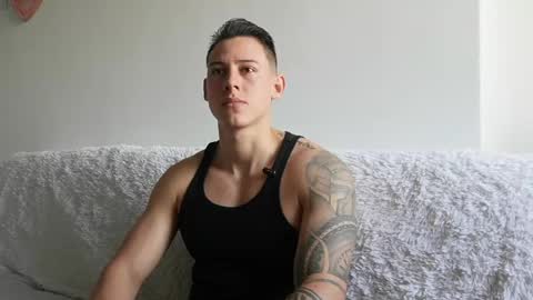 muscle_king_cum online show from May 16, 2026, 2:49 pm