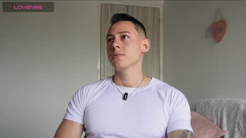 muscle_king_cum online show from May 27, 2026, 12:57 pm