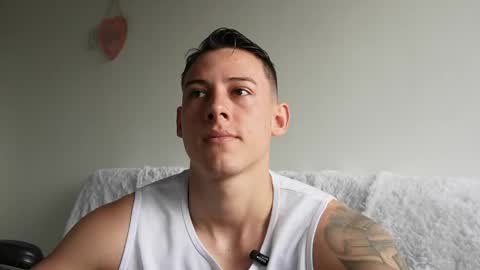 muscle_king_cum online show from June 6, 2026, 2:00 pm