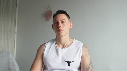 muscle_king_cum online show from June 12, 2026, 1:32 pm
