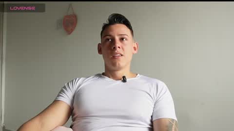 muscle_king_cum online show from June 18, 2026, 1:37 pm