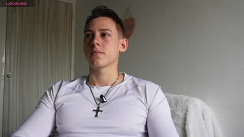 muscle_king_cum online show from June 23, 2026, 1:20 pm