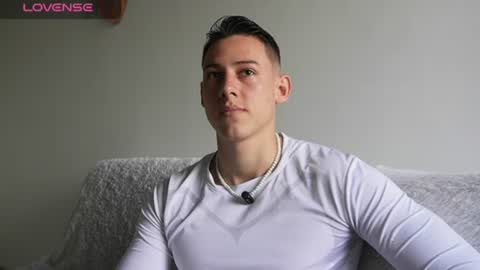 muscle_king_cum online show from July 16, 2026, 1:39 pm