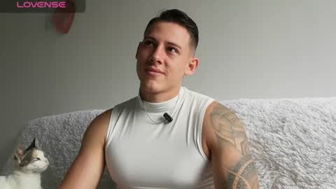 muscle_king_cum online show from July 24, 2026, 1:42 pm