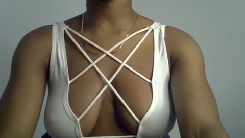 muscle_queen0 online show from March 1, 2026, 9:28 pm