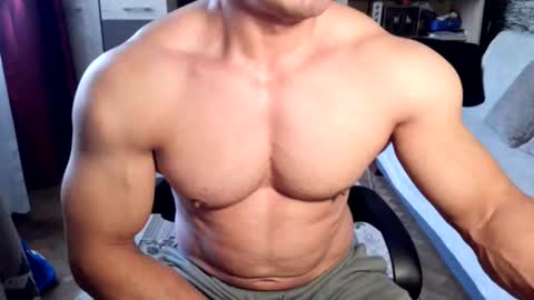 Snapshot of musclebredon chatting on June 21, 2026, 8:39 am BRENDON online show from June 21, 2026, 8:39 am