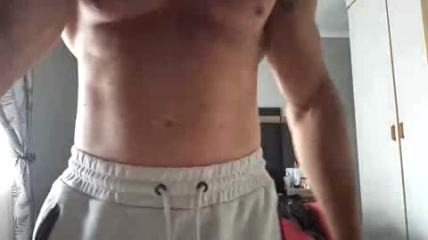 muscledaddy69s online show from December 16, 2025, 2:33 pm