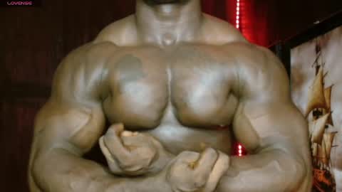 musclegod23 online show from April 28, 2026, 2:27 am