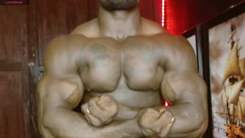 musclegod23 online show from May 11, 2026, 1:00 am